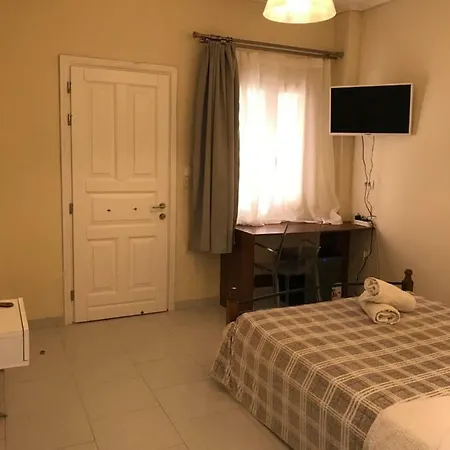 2 2* Fira (Santorini)
